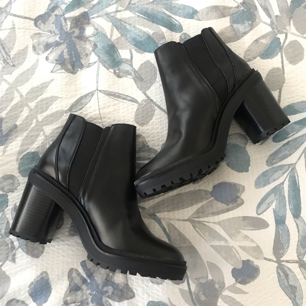 NEVER WORN !! Bershka Heeled Booties